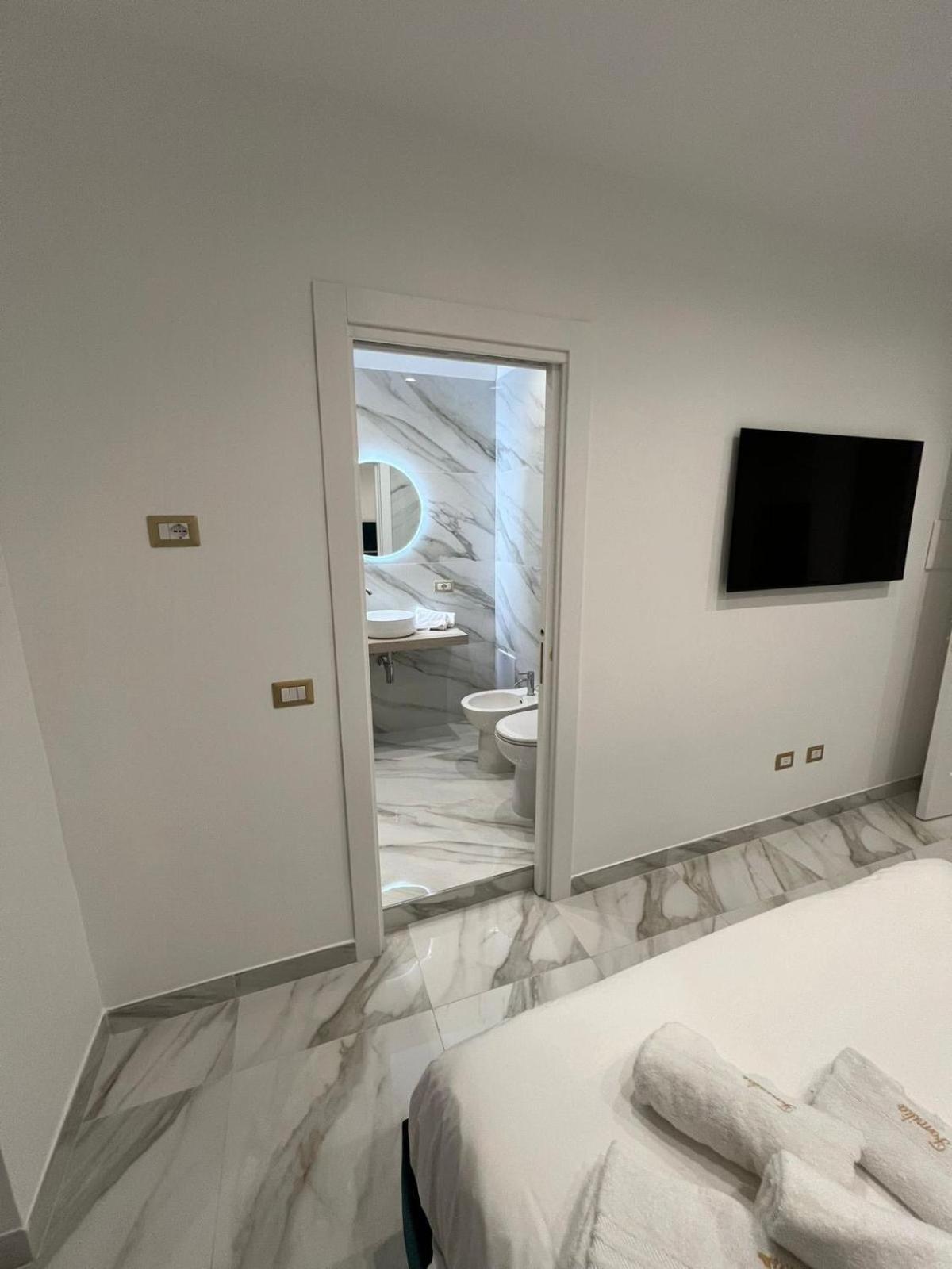 Familia Hotel Napoli Eksteriør billede