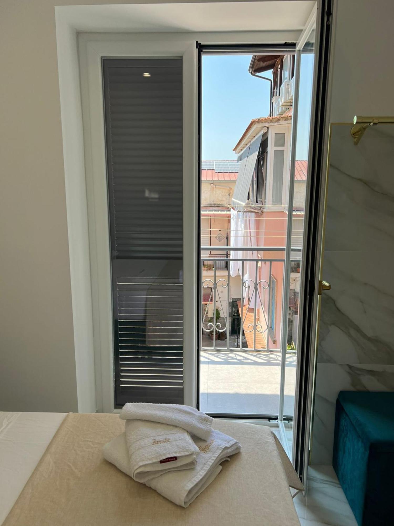 Familia Hotel Napoli Eksteriør billede