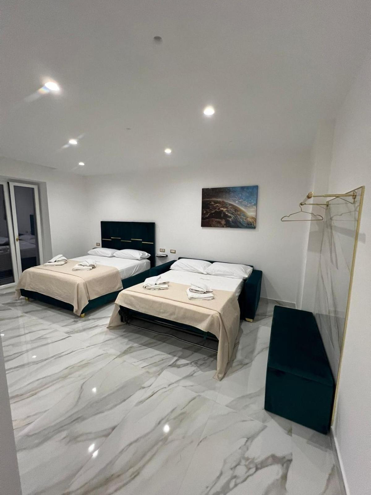 Familia Hotel Napoli Eksteriør billede