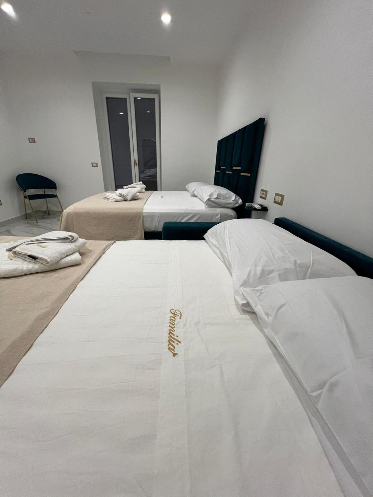 Familia Hotel Napoli Eksteriør billede