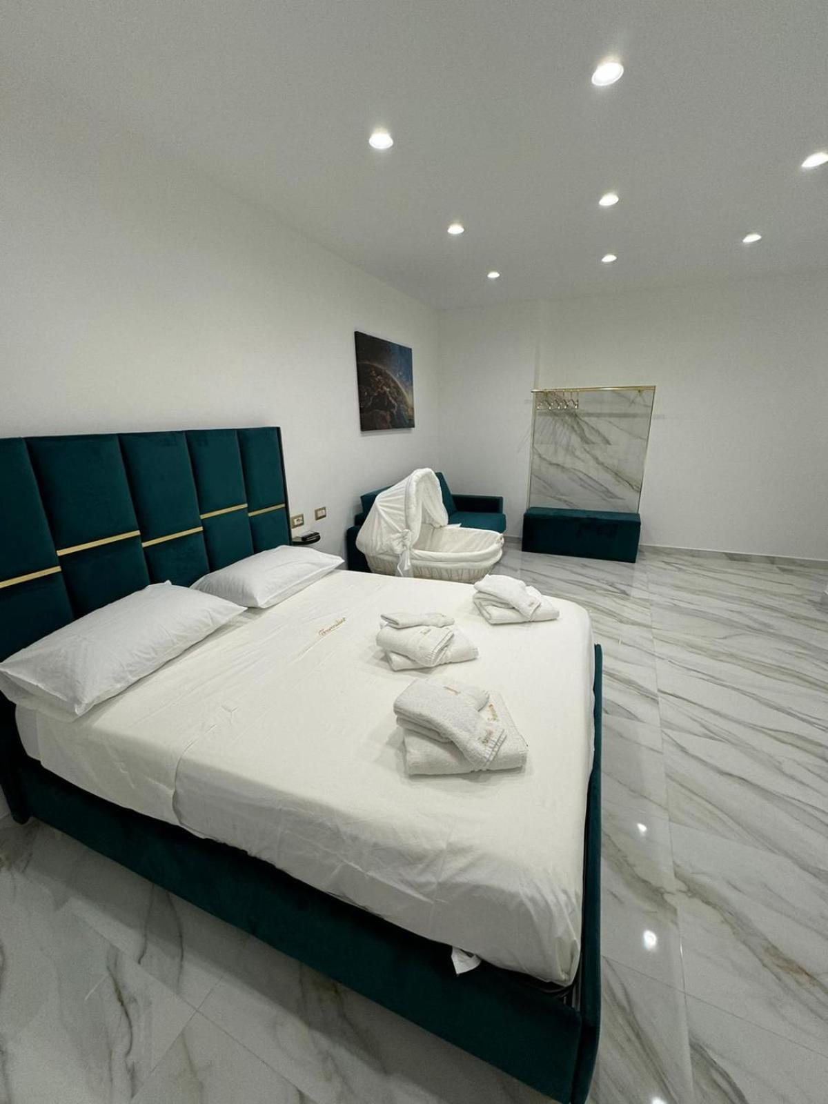 Familia Hotel Napoli Eksteriør billede