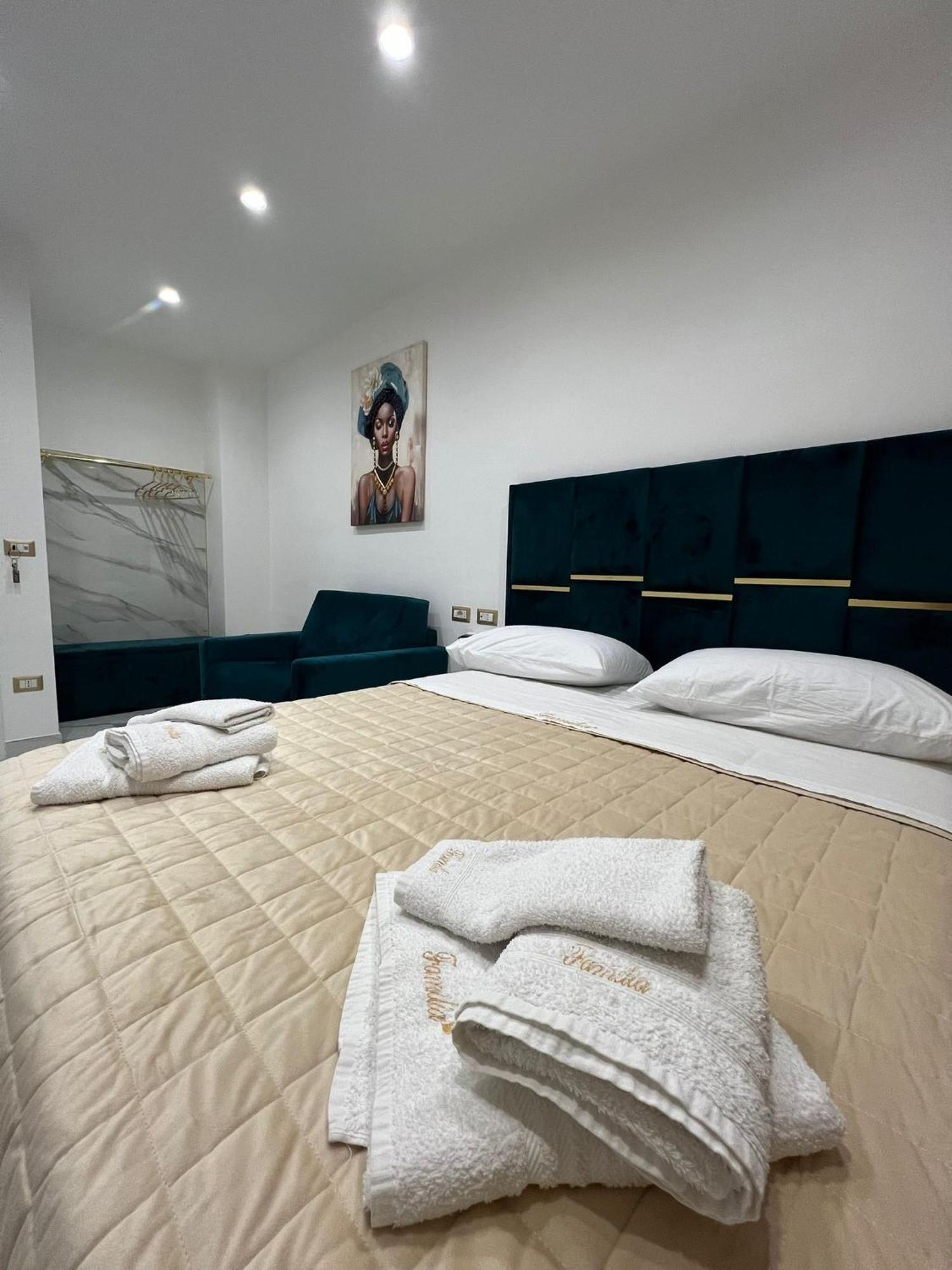Familia Hotel Napoli Eksteriør billede