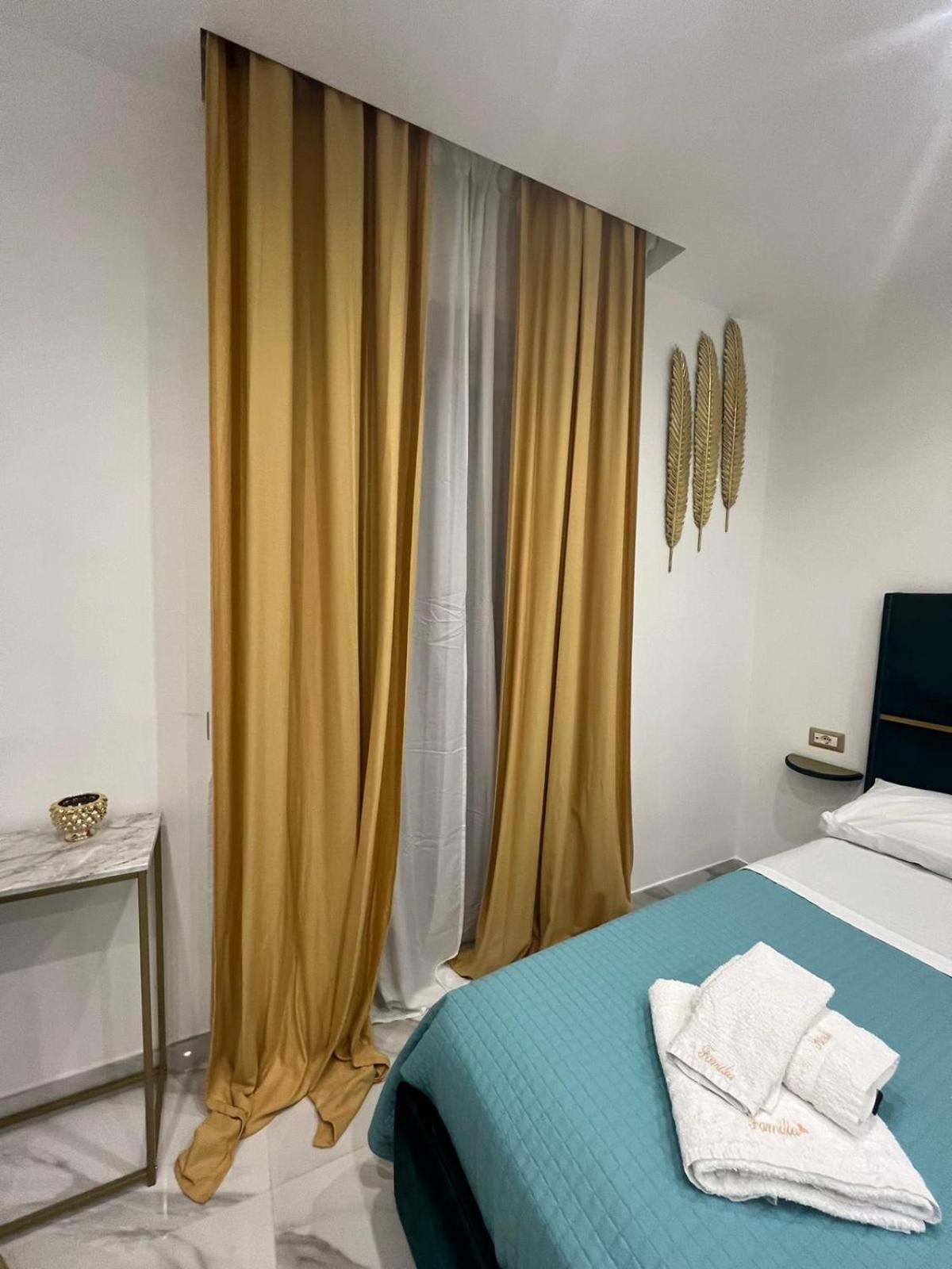 Familia Hotel Napoli Eksteriør billede